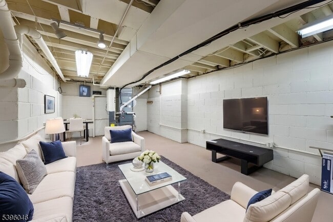 Building Photo - 2 Rider Terrace