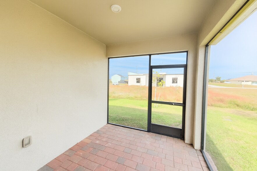 Building Photo - 211 NE 20th St