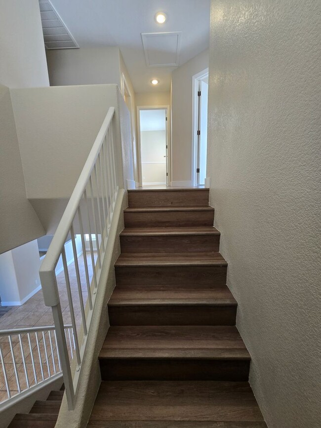 Building Photo - A Fabulous 5 Bedroom Home with 1 Bedroom and 3/4 Bathroom downstairs