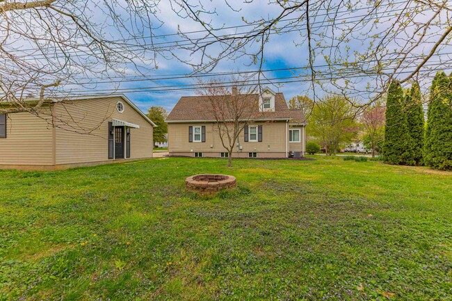 Building Photo - 519 Rosewood Dr