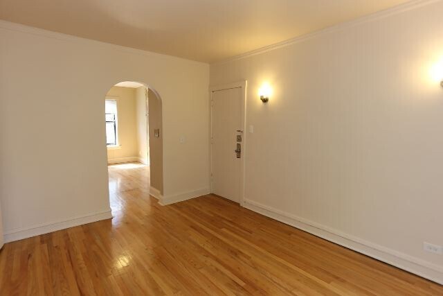 Building Photo - 4944 N Hoyne Ave