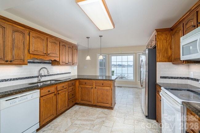 Building Photo - 4626 Little Creek Dr