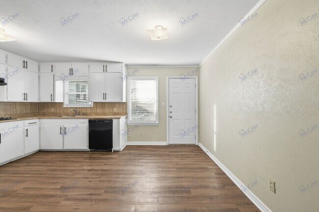 Building Photo - 208 Westfork Dr