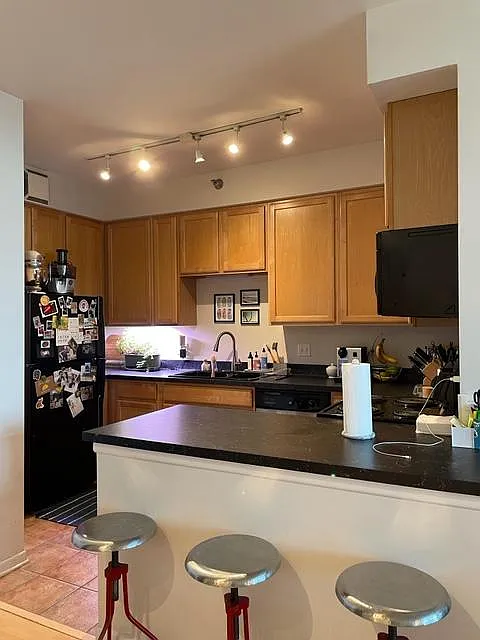 Building Photo - 1 bedroom in Chicago IL 60654