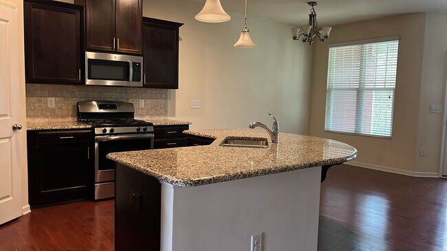 Building Photo - 702 Treviso Ln