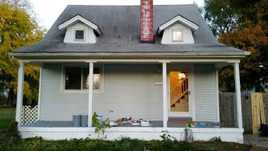 Building Photo - Beautifully renovated 3bd/1 1/2 bath home ...