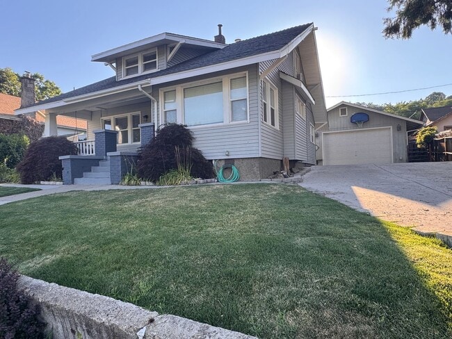 Building Photo - 120 S Roop St