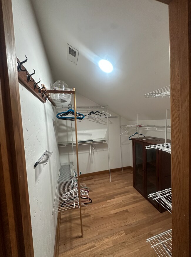 Building Photo - FURNISHED Short Term approved-Gorgeous 4 b...
