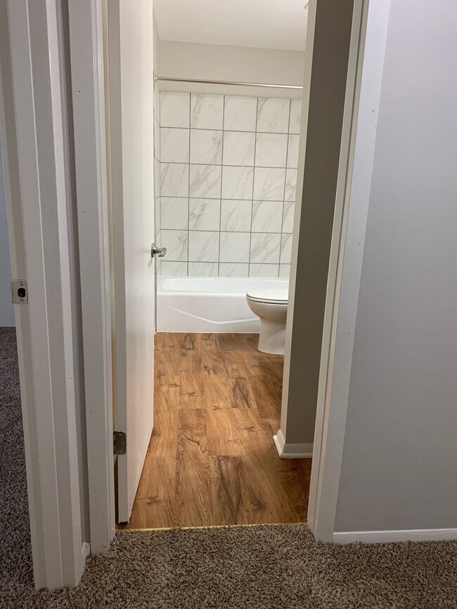 Building Photo - Spacious 2-Bedroom Apartment for Rent in C...