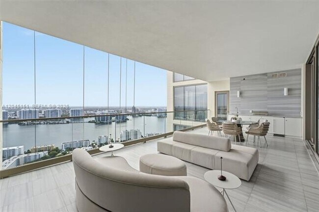 Building Photo - 17901 Collins Ave