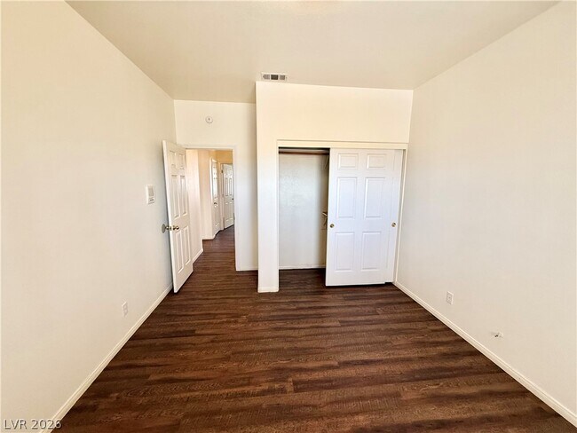Building Photo - 3810 E Mount Charleston Dr