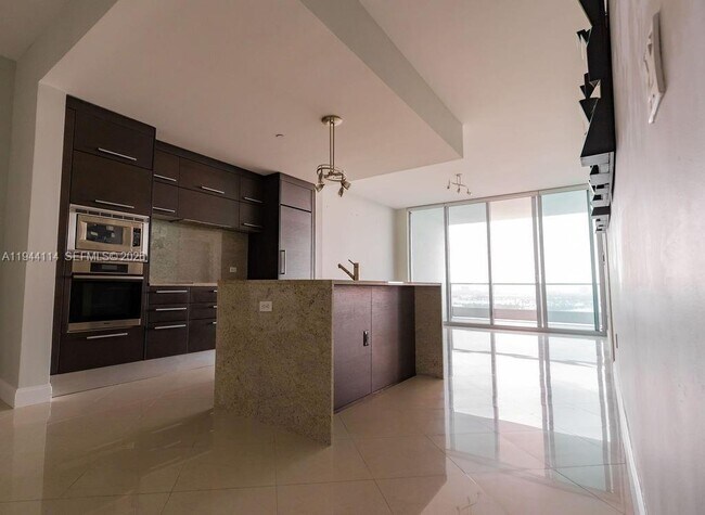 Building Photo - 900 Biscayne Blvd