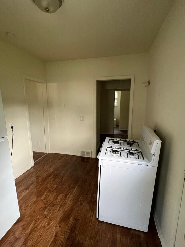 Building Photo - 453 N Washington St