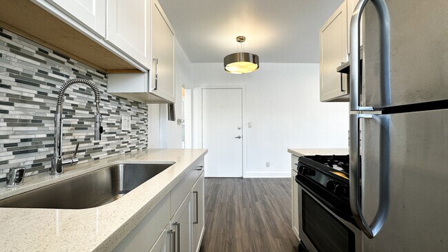 Building Photo - 319 Heliotrope Dr
