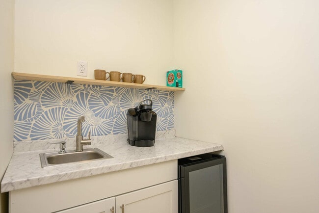 Building Photo - 3 Cassina Ln