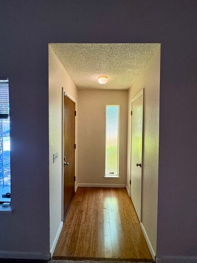 Building Photo - 2/2 duplex in Fair Oaks