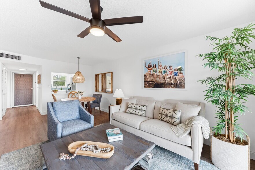 Building Photo - 300 Forest Lakes Blvd