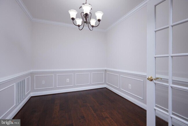 Building Photo - 300 King Farm Blvd
