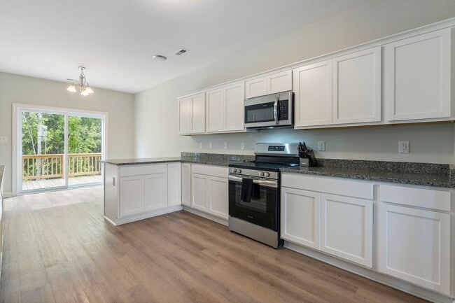 Building Photo - READY NOW! Spacious 5 bedroom w Bonus & 3.5 Bath Two Story Home on Cul-de-sac