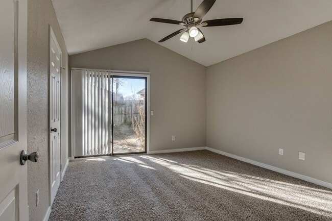 Building Photo - Spacious 3-bedroom home with bonus room, fenced yard, and 2-car garage in Country Hollow.