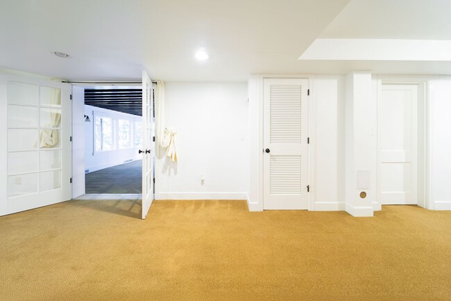 Building Photo - Luxurious Portland Heights home tucked away on a private street on nearly half an acre.