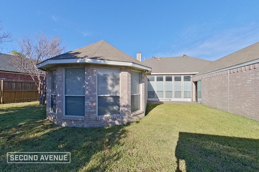 Building Photo - 616 Elm Falls Pl