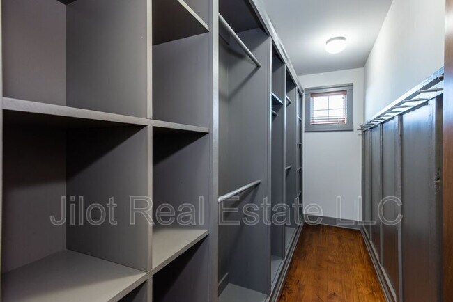 Building Photo - 1806 DeKalb Ave NE