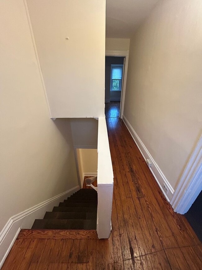 Building Photo - 556 N Plum St