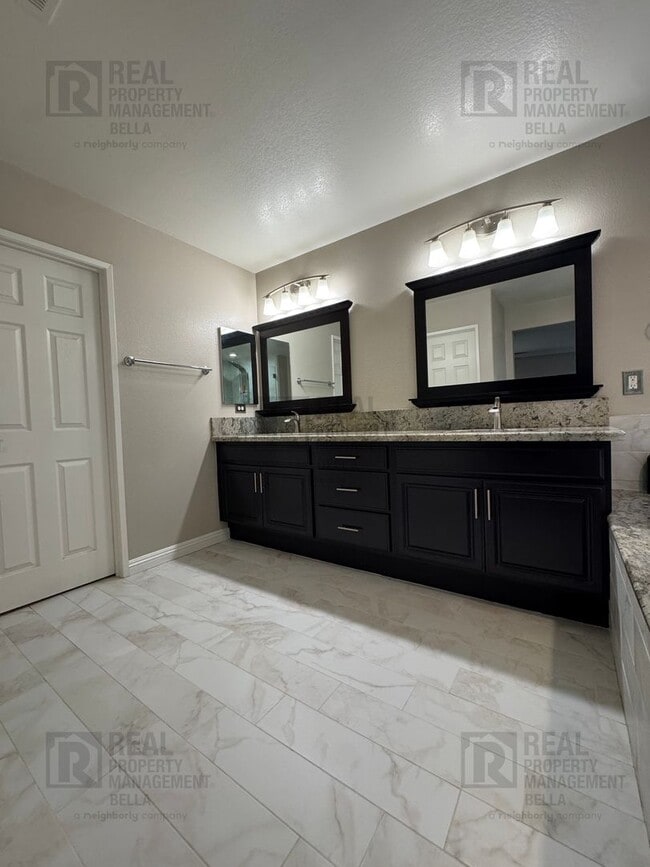 Building Photo - Gorgeous Murrieta Home with Main Floor Bedroom and Bathroom