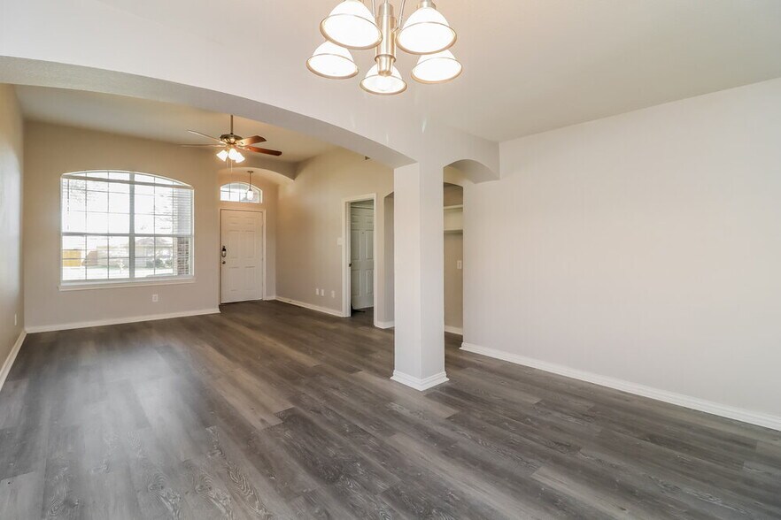Building Photo - 9112 Christopher Cir