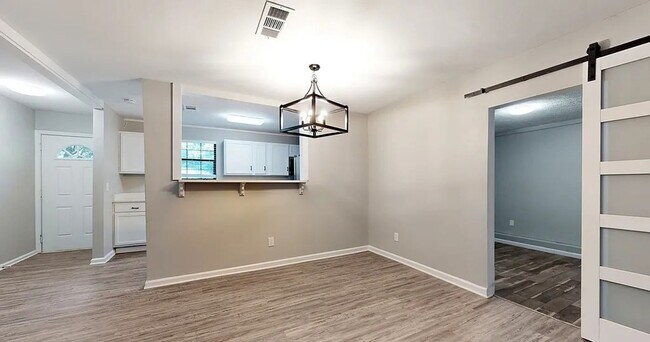 Building Photo - Hidden Gem in Lithonia!!