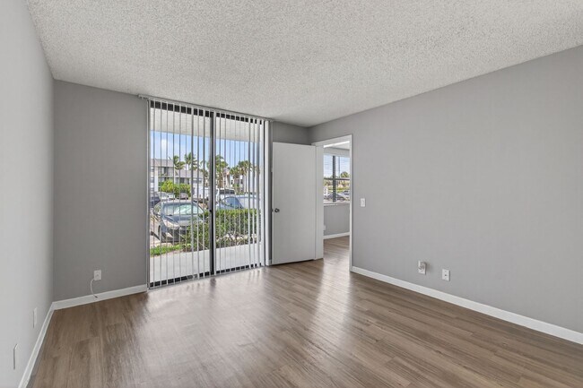 Building Photo - ONE BEDROOM ONE BATHROOM! WATERFRONT COMMU...