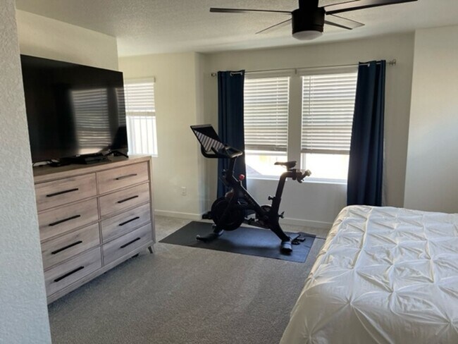 Building Photo - Newer townhome in beautiful Banning Lewis Ranch neighborhood