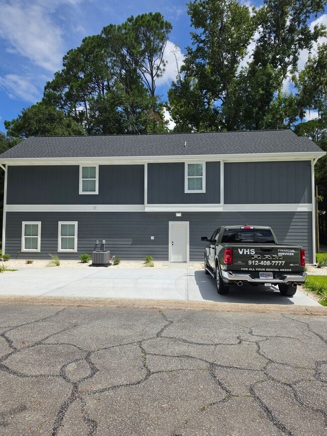 Building Photo - 317 S Gause St