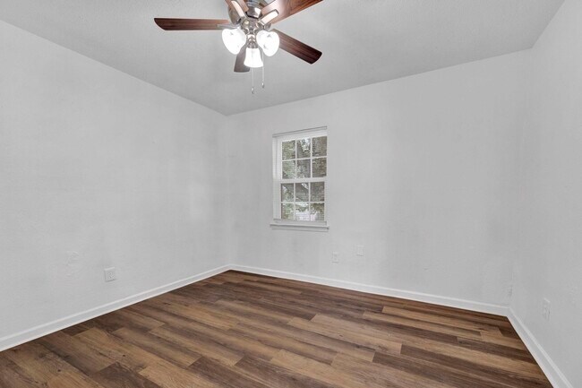 Building Photo - 2966 Yale Ave