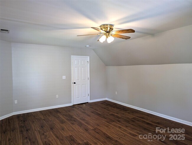 Building Photo - 9935 Redbud Tree Ct