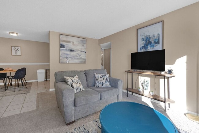 Building Photo - Comfortable 1 Bedroom Condo Living at Pembroke Gardens