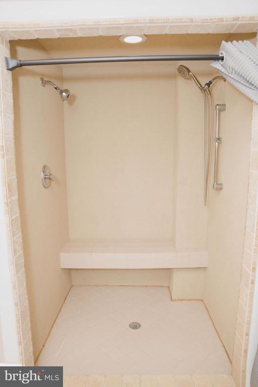 Building Photo - 6902 Tower of London Dr