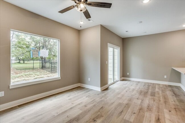 Building Photo - Auburn Villas- Amora Plan