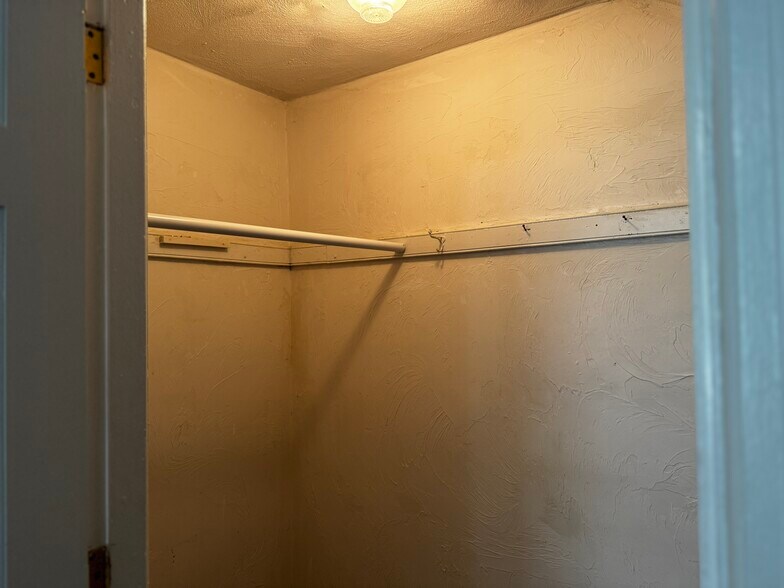 Building Photo - 63 Kenyon St