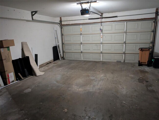 Building Photo - 8901 Trone Cir