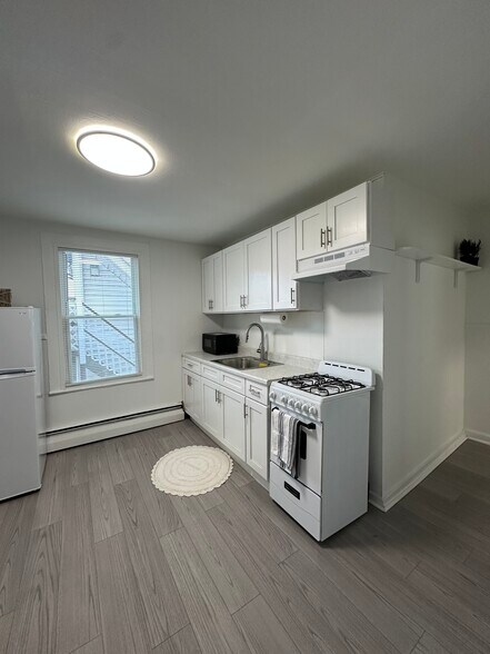 Building Photo - 176 Pearl St