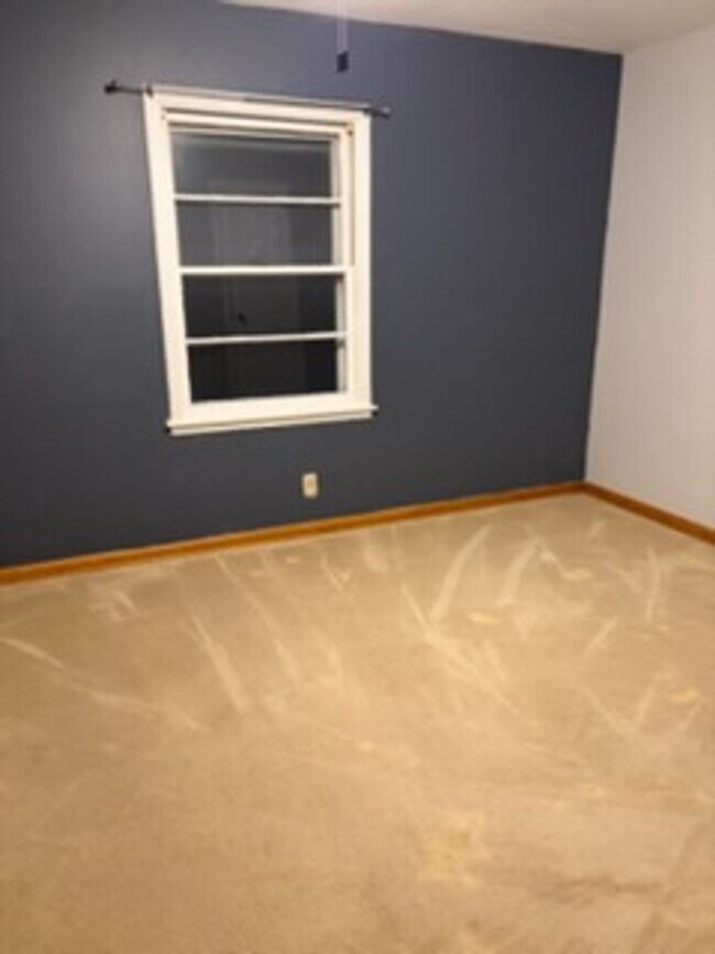 Building Photo - 8100 - 547/549 COURT AVE. (WESTON)