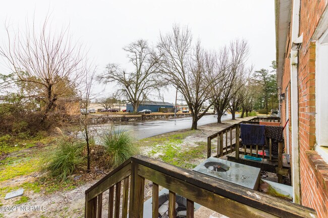 Building Photo - 318 Richlands Ave