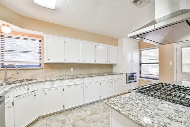 Building Photo - 5821 Guadalupe Dr