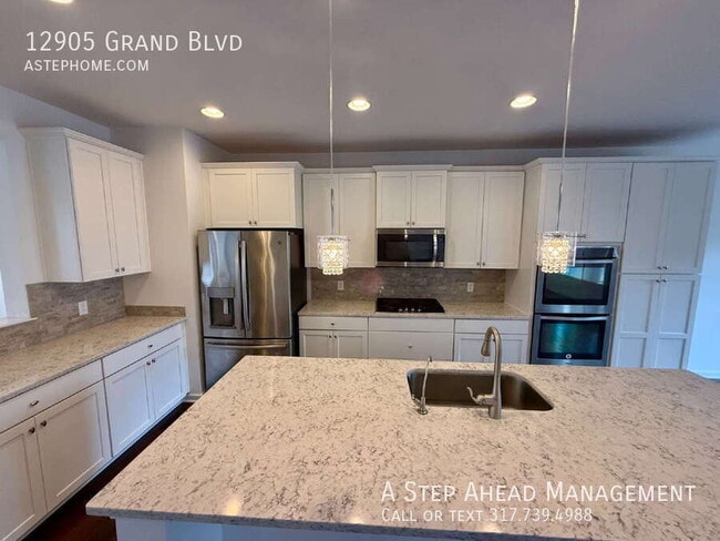 Building Photo - 12905 Grand Blvd