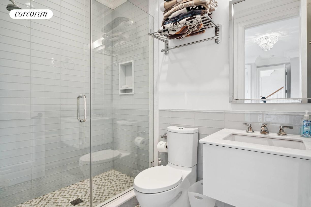 Building Photo - 34 E Beach Dr