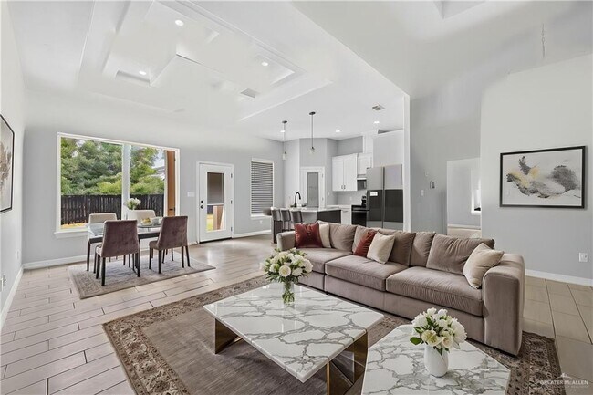 Building Photo - 16 Spanish Oak Dr