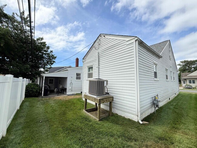 Building Photo - 307 N Essex Ave