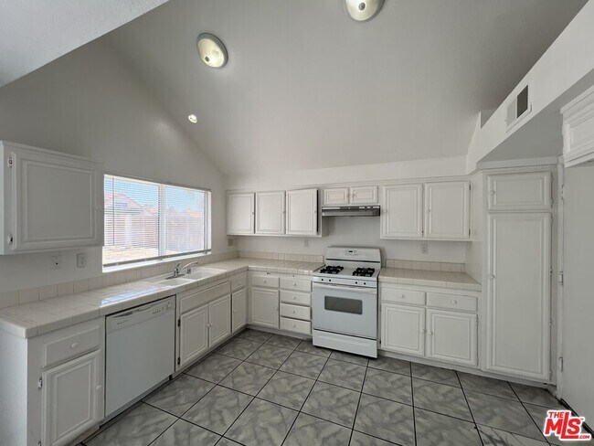 Building Photo - 659 Periwinkle Ln